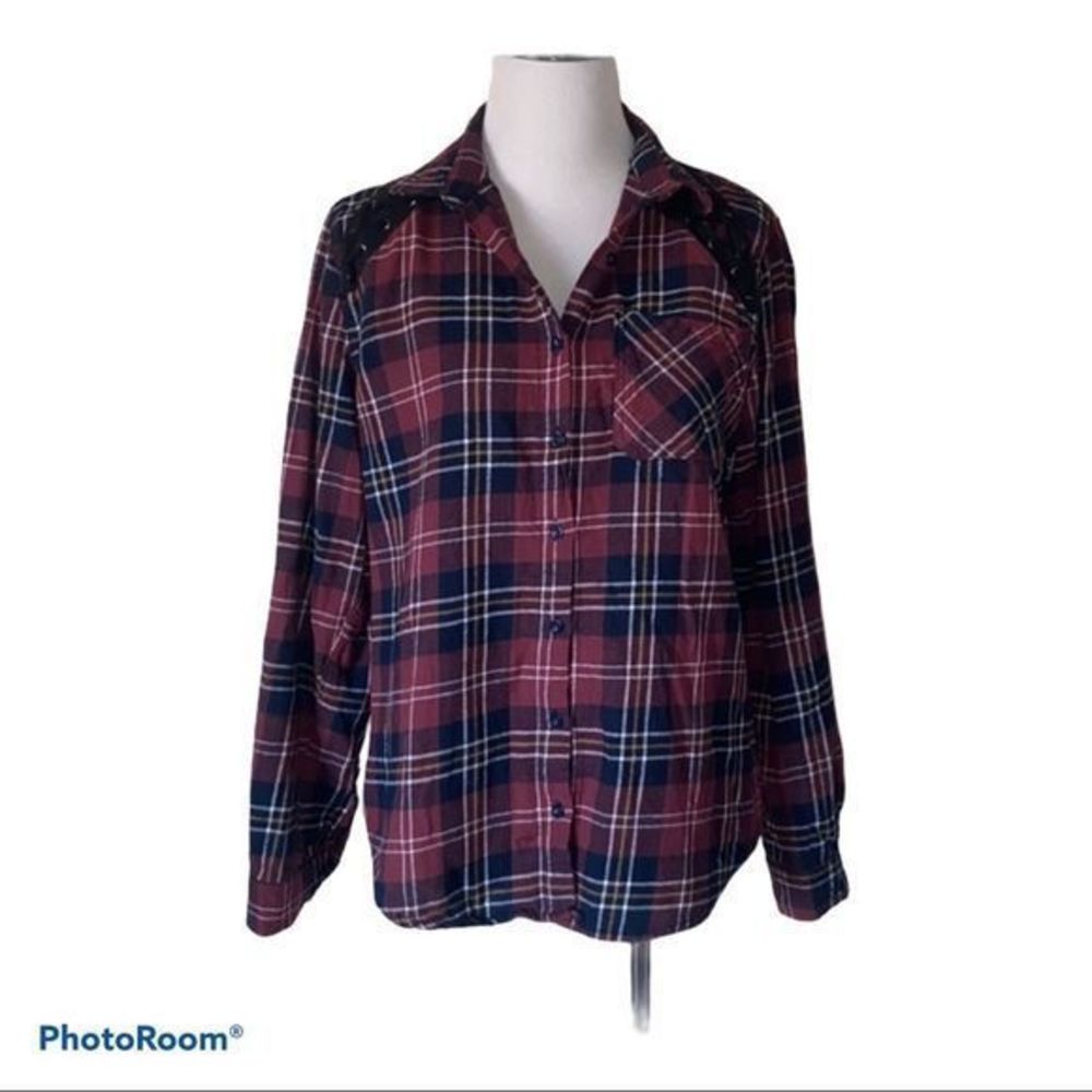 5/$30 🎈 Charlotte Russe medium plaid flannel button down blouse‎